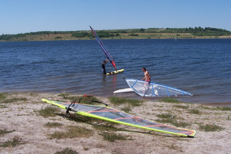 Vorbereitungen am Windsurf-Spot